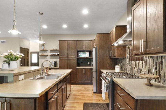 5 Cedarberry Circle, Verona, WI 53593