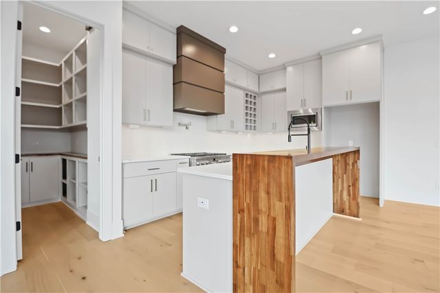 926 SE G Street, Bentonville, AR 72712