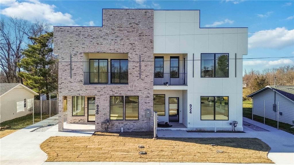 926 SE G Street, Bentonville, AR 72712