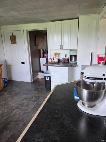 845 N Crowe Road, Bloomfield, IN 47424