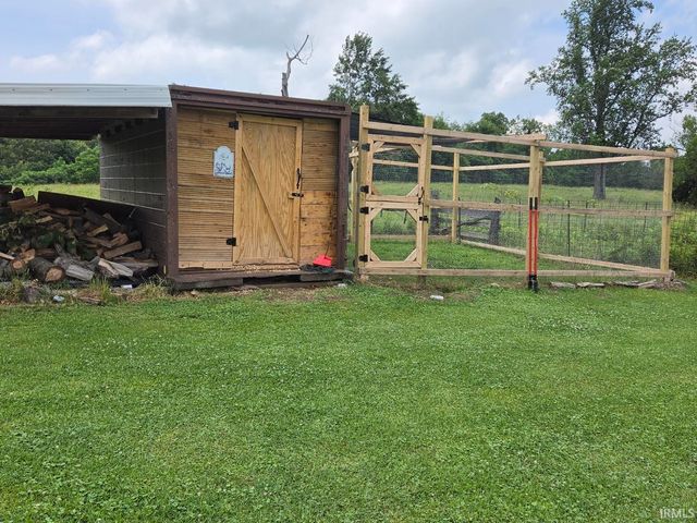 845 N Crowe Road, Bloomfield, IN 47424