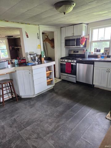 845 N Crowe Road, Bloomfield, IN 47424
