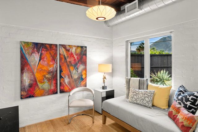2555 N Junipero Avenue, Palm Springs, CA 92262