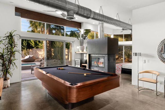 2555 N Junipero Avenue, Palm Springs, CA 92262