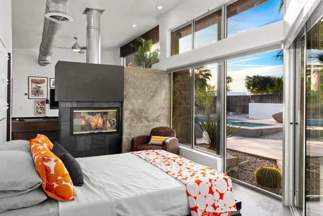 2555 N Junipero Avenue, Palm Springs, CA 92262