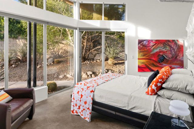 2555 N Junipero Avenue, Palm Springs, CA 92262