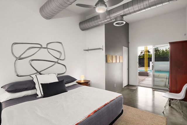 2555 N Junipero Avenue, Palm Springs, CA 92262