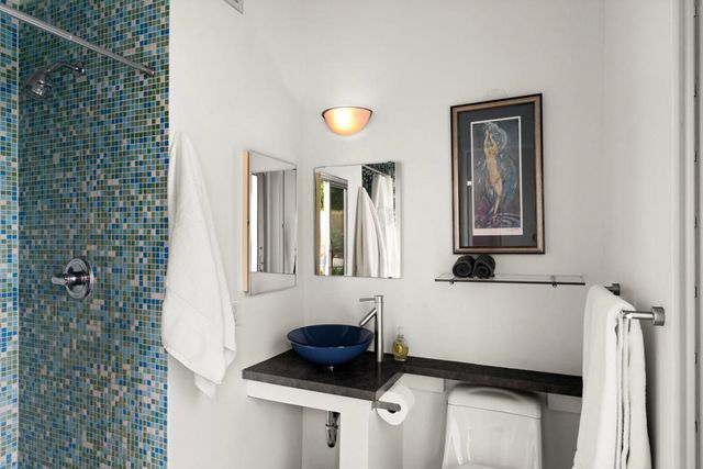 2555 N Junipero Avenue, Palm Springs, CA 92262