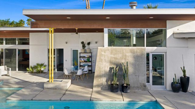 2555 N Junipero Avenue, Palm Springs, CA 92262