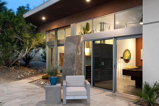 2555 N Junipero Avenue, Palm Springs, CA 92262