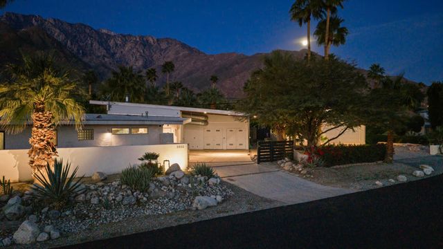 2555 N Junipero Avenue, Palm Springs, CA 92262