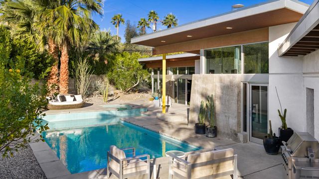 2555 N Junipero Avenue, Palm Springs, CA 92262