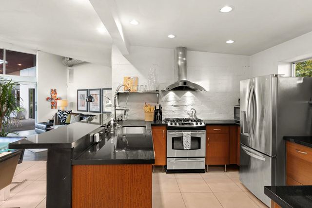 2555 N Junipero Avenue, Palm Springs, CA 92262