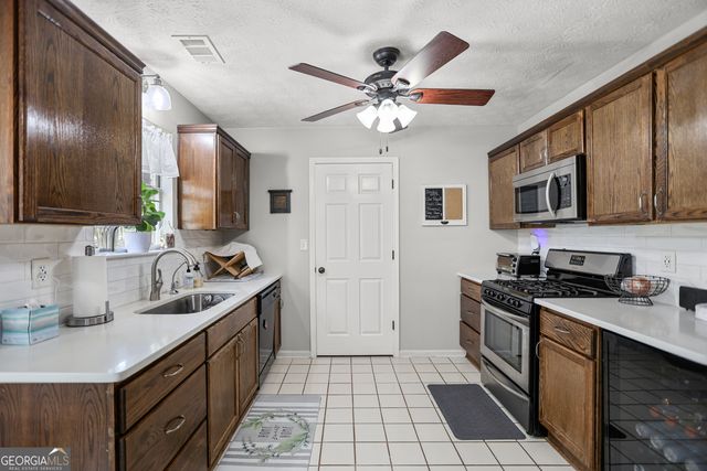 65 Posey Woods Drive, Newnan, GA 30265