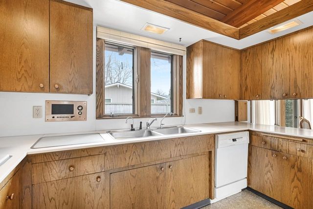 8925 N Maitland ROAD, Bayside, WI 53217