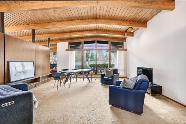 8925 N Maitland ROAD, Bayside, WI 53217