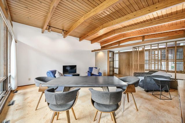 8925 N Maitland ROAD, Bayside, WI 53217