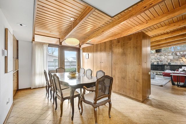 8925 N Maitland ROAD, Bayside, WI 53217