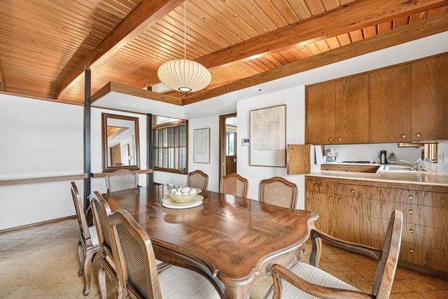 8925 N Maitland ROAD, Bayside, WI 53217