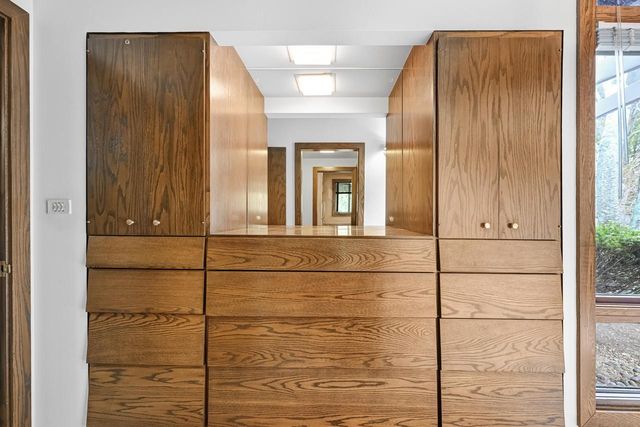 8925 N Maitland ROAD, Bayside, WI 53217