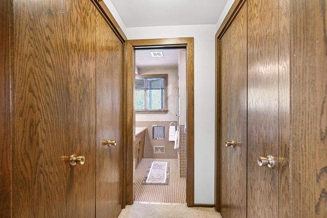 8925 N Maitland ROAD, Bayside, WI 53217