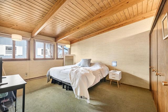 8925 N Maitland ROAD, Bayside, WI 53217