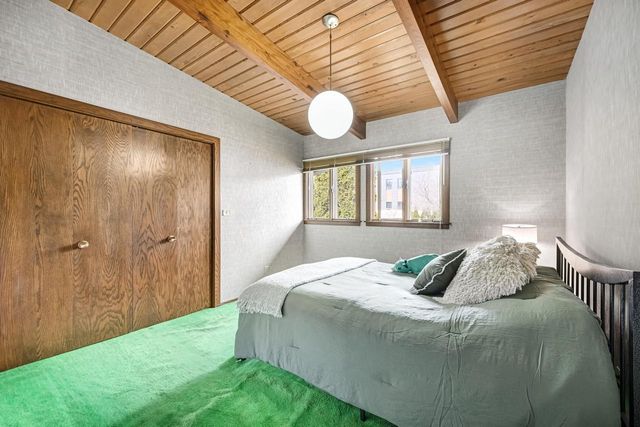 8925 N Maitland ROAD, Bayside, WI 53217