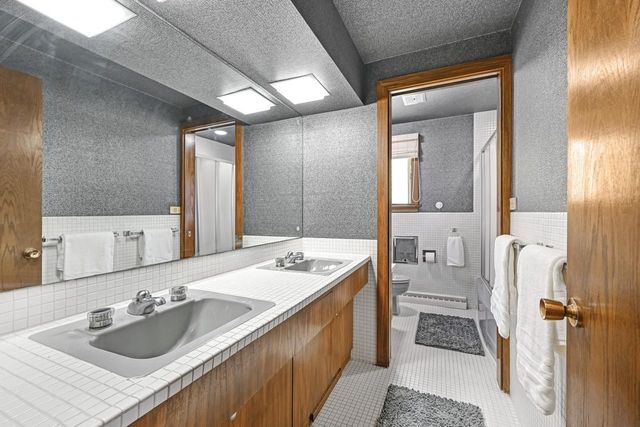 8925 N Maitland ROAD, Bayside, WI 53217