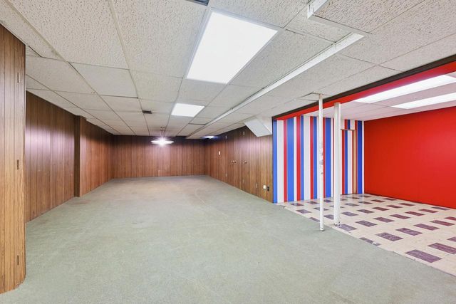 8925 N Maitland ROAD, Bayside, WI 53217