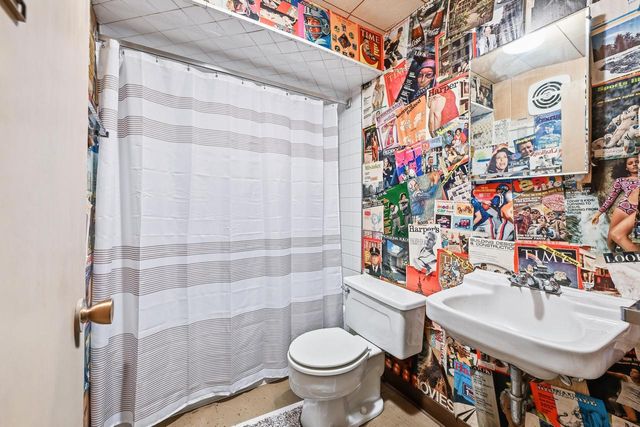 8925 N Maitland ROAD, Bayside, WI 53217