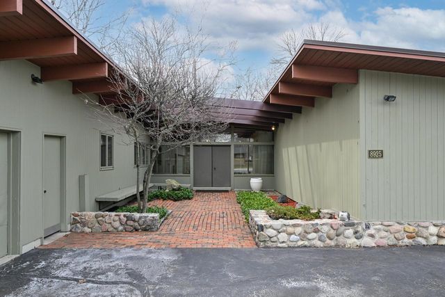 8925 N Maitland ROAD, Bayside, WI 53217