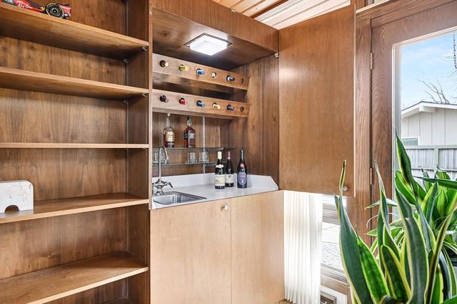 8925 N Maitland ROAD, Bayside, WI 53217