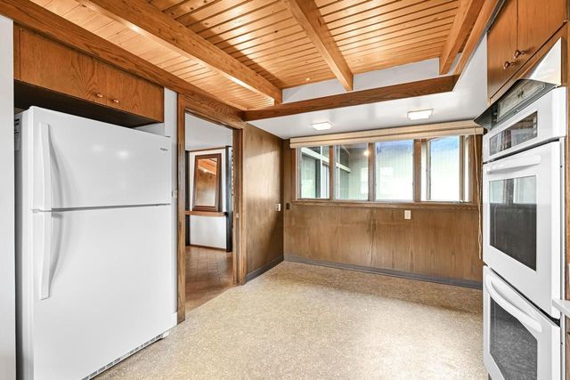 8925 N Maitland ROAD, Bayside, WI 53217