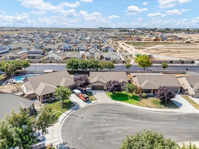 1413 W Acres Court, Hanford, CA 93230