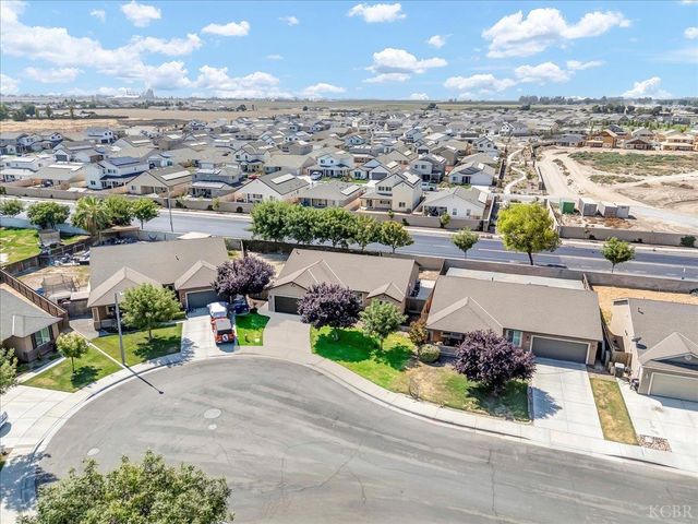 1413 W Acres Court, Hanford, CA 93230