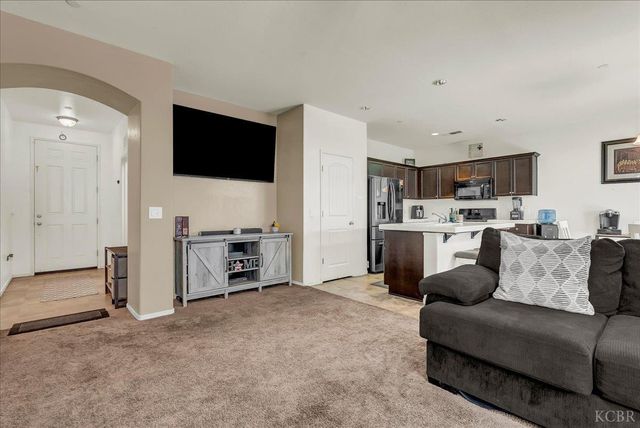 1413 W Acres Court, Hanford, CA 93230