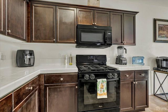 1413 W Acres Court, Hanford, CA 93230