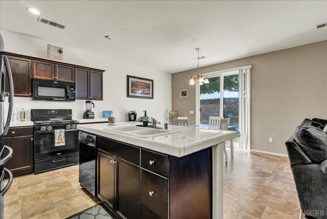 1413 W Acres Court, Hanford, CA 93230