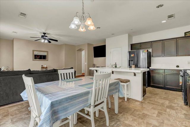 1413 W Acres Court, Hanford, CA 93230
