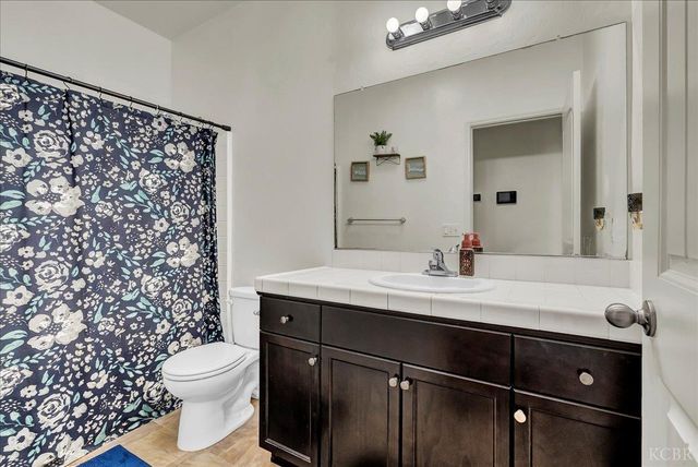 1413 W Acres Court, Hanford, CA 93230