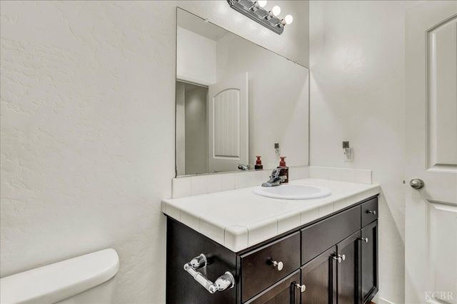 1413 W Acres Court, Hanford, CA 93230