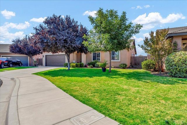 1413 W Acres Court, Hanford, CA 93230