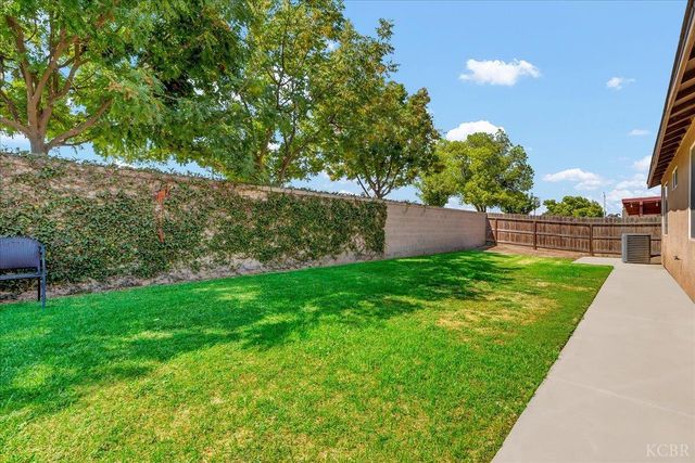 1413 W Acres Court, Hanford, CA 93230