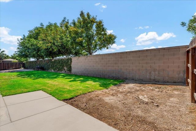 1413 W Acres Court, Hanford, CA 93230