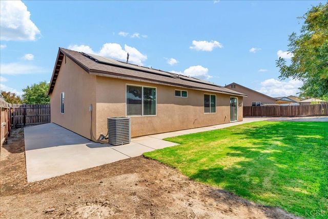 1413 W Acres Court, Hanford, CA 93230