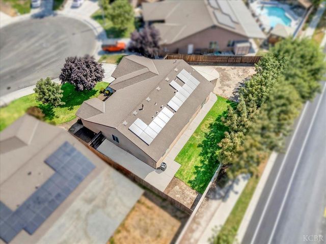 1413 W Acres Court, Hanford, CA 93230