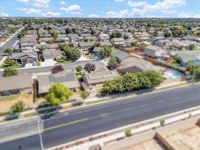 1413 W Acres Court, Hanford, CA 93230