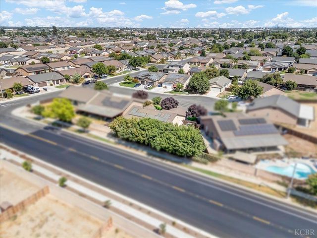 1413 W Acres Court, Hanford, CA 93230