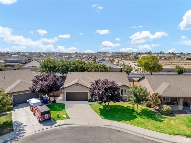 1413 W Acres Court, Hanford, CA 93230