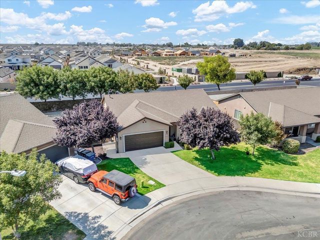1413 W Acres Court, Hanford, CA 93230